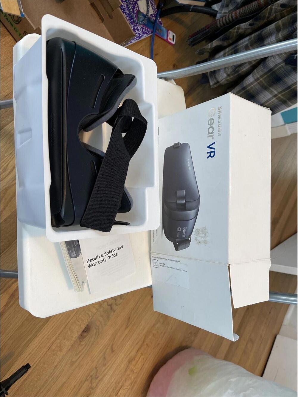 Samsung Gear VR 2 Oculus Virtual Reality Headset (17)